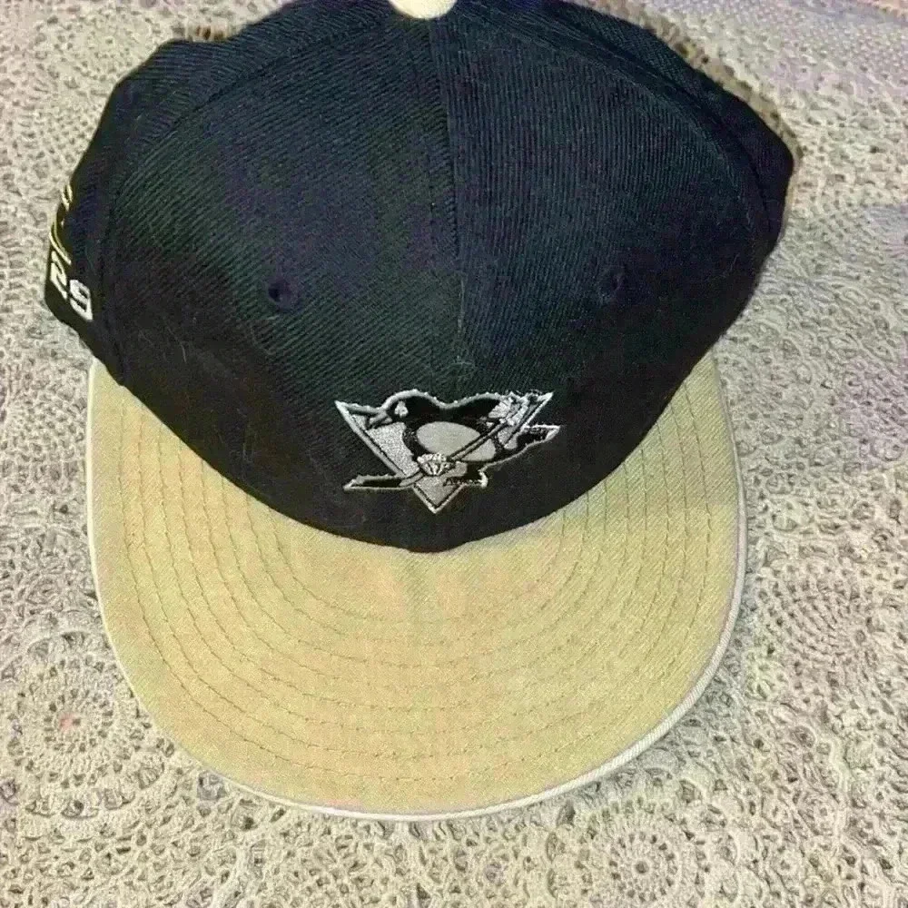 New Era Cap Company youth Pittsburgh Penguins flat brimmed cap